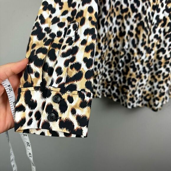 Chico’s animal printed casual button down shirt size 2 - Picture 4 of 9